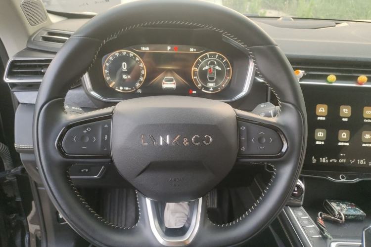 Used Lynk & Co 05 2020 2.0TD Two-Wheel Drive Zhaoyang Plus Steering Wheel