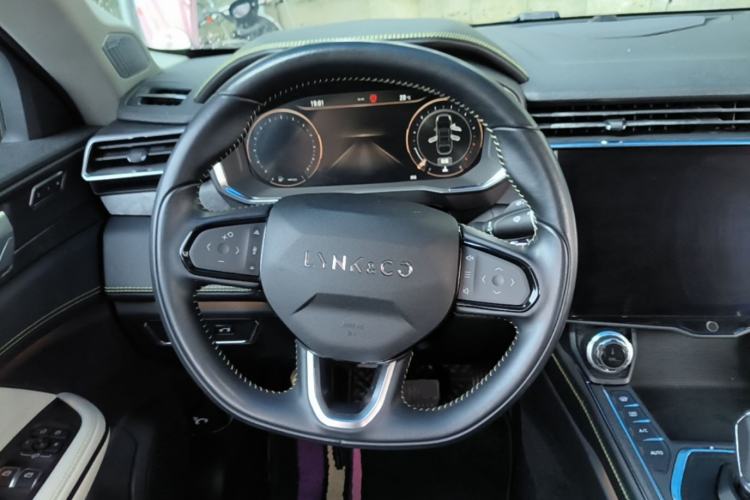 Used Lynk & Co 05 2020 2.0TD Two-Wheel Drive Shine Halo Steering Wheel