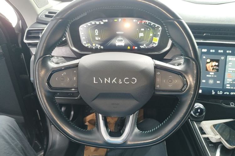 Used Lynk & Co 05 2020 2.0TD Two-Wheel Drive Shine Halo Steering Wheel