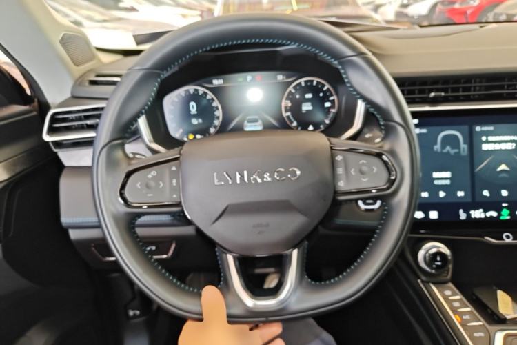 Used Lynk & Co 05 2020 2.0TD Two-Wheel Drive Shine Halo Steering Wheel