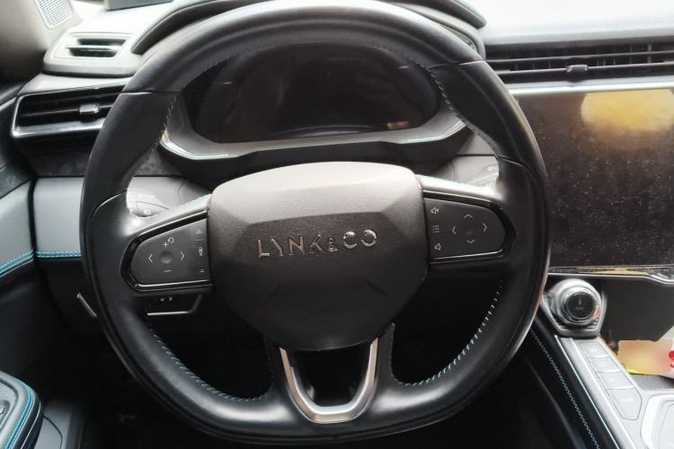 Used Lynk & Co 05 2020 2.0TD Two-Wheel Drive Shine Halo Steering Wheel