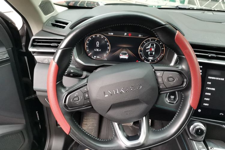 Used Lynk & Co 05 2020 2.0TD Two-Wheel Drive Shine Halo Steering Wheel