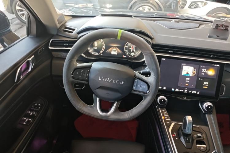 Used Lynk & Co 05 2020 2.0TD Two-Wheel Drive Shine Halo Steering Wheel