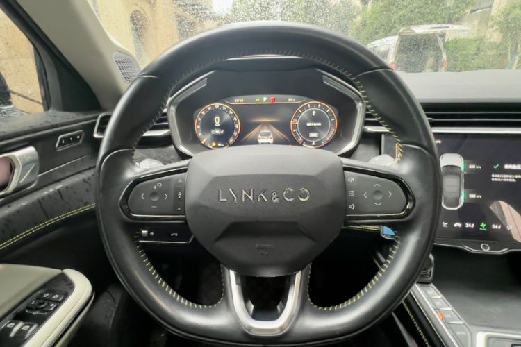 Used Lynk & Co 05 2020 2.0TD Two-Wheel Drive Shine Halo Steering Wheel