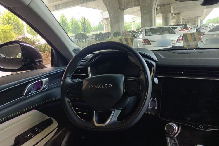 Used Lynk & Co 05 2020 2.0TD Two-Wheel Drive Zhaoyang Plus Steering Wheel