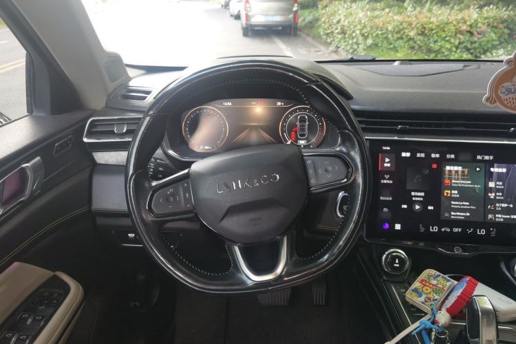 Used Lynk & Co 05 2020 2.0TD Two-Wheel Drive Shine Halo Steering Wheel