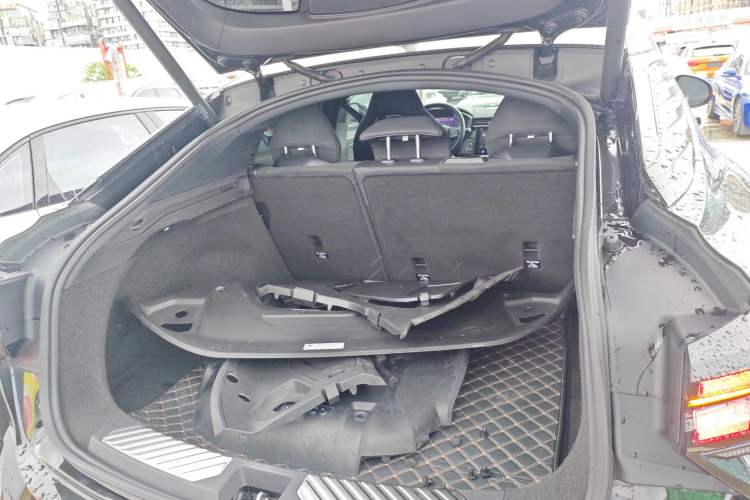 Used Lynk & Co 05 2020 2.0TD Four-Wheel Drive HypeHalo Trunk