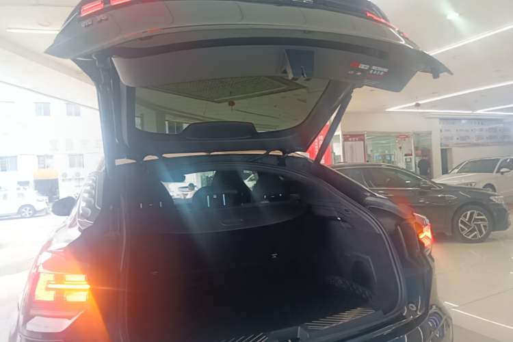Used Lynk & Co 05 2020 2.0TD Four-Wheel Drive HypeHalo Trunk