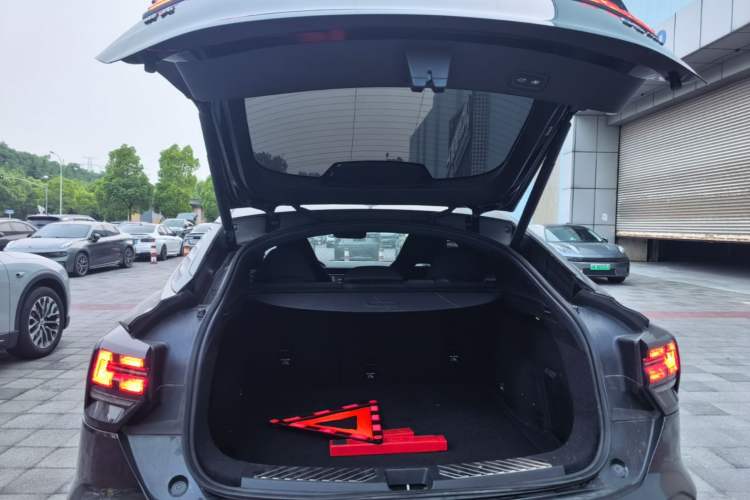 Used Lynk & Co 05 2020 2.0TD Four-Wheel Drive HypeHalo Trunk