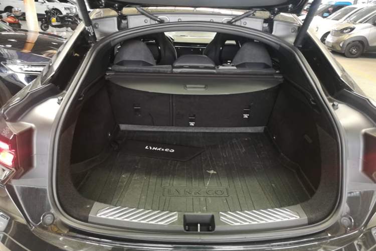 Used Lynk & Co 05 2020 2.0TD Four-Wheel Drive HypeHalo Trunk