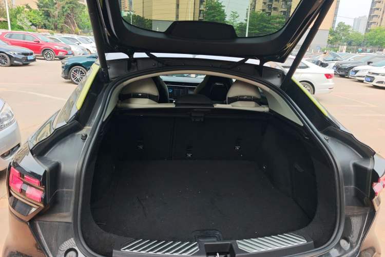 Used Lynk & Co 05 2020 2.0TD Two-Wheel Drive Shine Halo Trunk