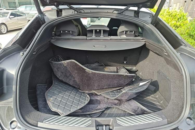 Used Lynk & Co 05 2020 2.0TD Four-Wheel Drive HypeHalo Trunk