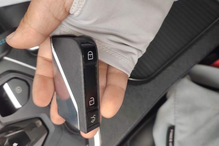 Used Lynk & Co 05 2020 2.0TD Two-Wheel Drive Shine Halo Vehicle Key