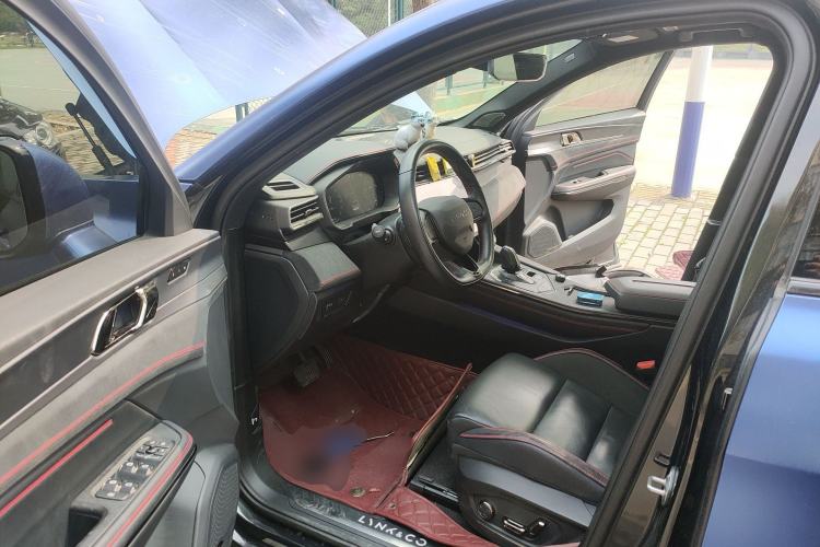 Used Lynk & Co 05 2020 2.0TD Four-Wheel Drive HypeHalo Driver Seat