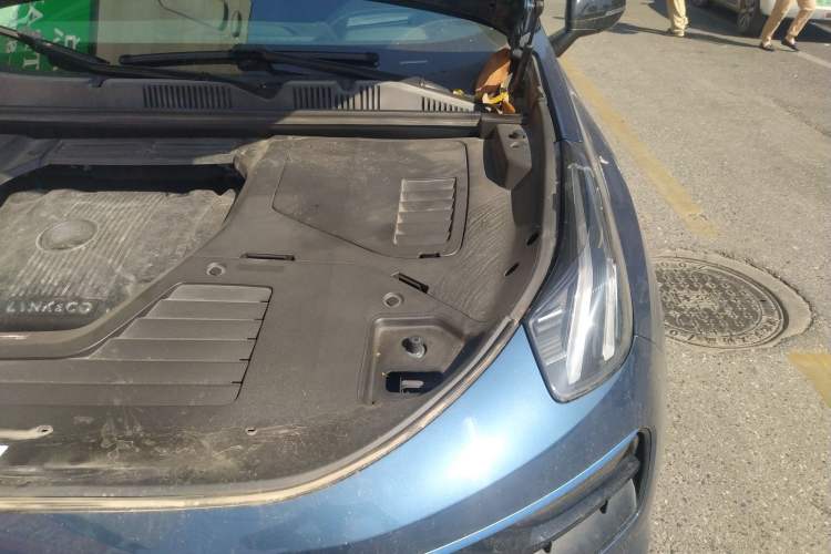 Used Lynk & Co 05 2020 2.0TD Two-Wheel Drive Shine Halo Engine Bay Left