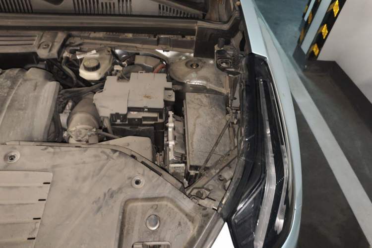 Used Lynk & Co 05 2020 2.0TD Two-Wheel Drive Shine Halo Engine Bay Left