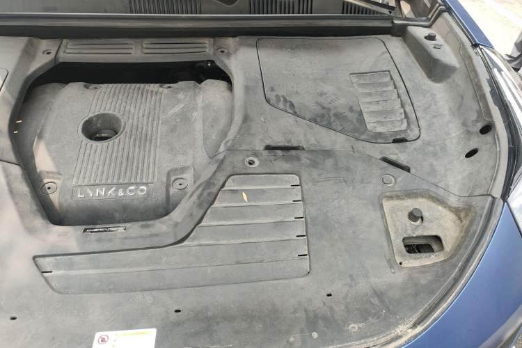 Used Lynk & Co 05 2020 2.0TD Four-Wheel Drive HypeHalo Engine Bay Left