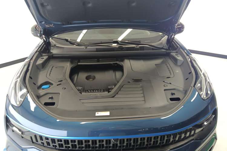 Used Lynk & Co 05 2020 2.0TD Two-Wheel Drive Shine Halo Engine Bay