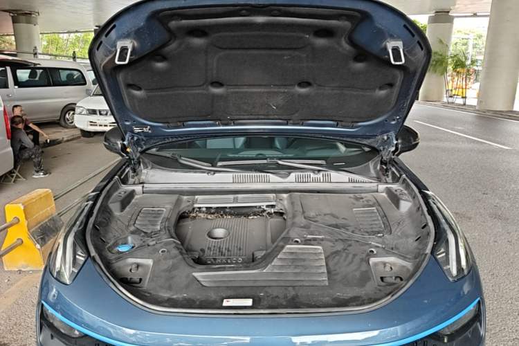 Used Lynk & Co 05 2020 2.0TD Two-Wheel Drive Shine Halo Engine Bay
