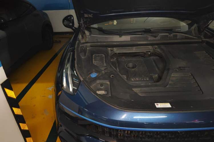 Used Lynk & Co 05 2020 2.0TD Two-Wheel Drive Shine Halo Engine Bay Right