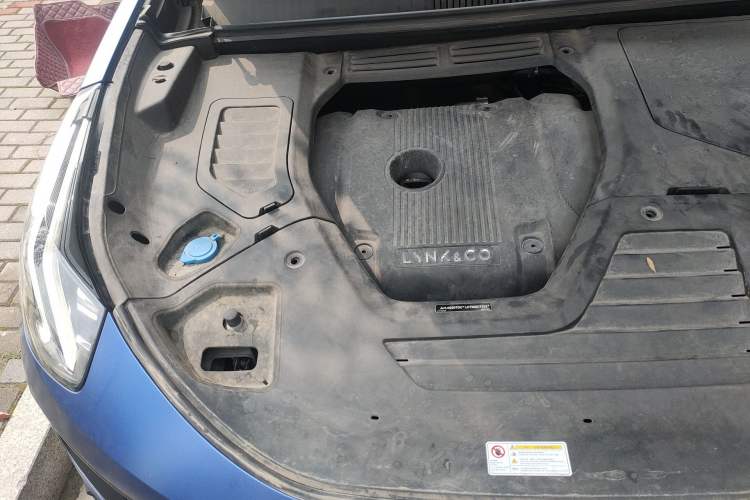 Used Lynk & Co 05 2020 2.0TD Four-Wheel Drive HypeHalo Engine Bay Right