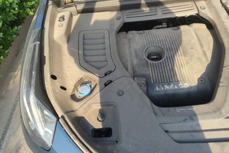 Used Lynk & Co 05 2020 2.0TD Two-Wheel Drive Shine Halo Engine Bay Right