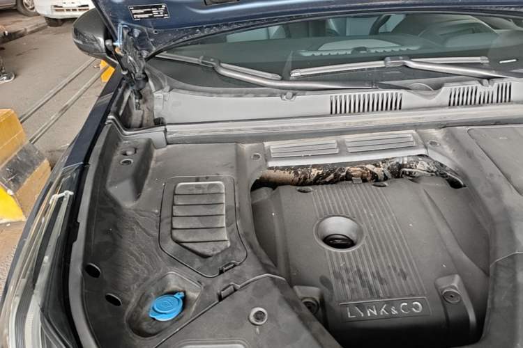 Used Lynk & Co 05 2020 2.0TD Two-Wheel Drive Shine Halo Engine Bay Right