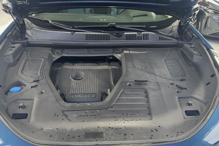 Used Lynk & Co 05 2020 2.0TD Two-Wheel Drive Shine Halo Engine Bay