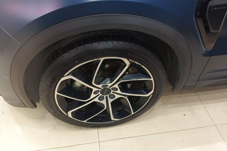 Used Lynk & Co 05 2020 2.0TD Two-Wheel Drive Shine Halo Exterior 3