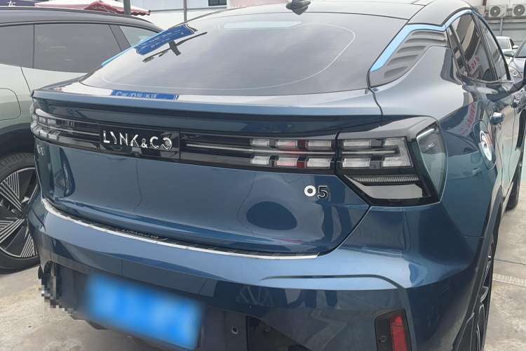 Used Lynk & Co 05 2020 2.0TD Two-Wheel Drive Shine Halo Exterior 4