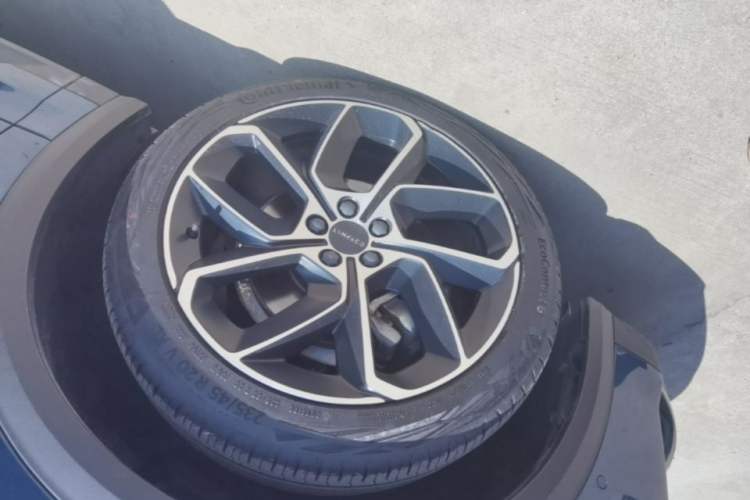 Used Lynk & Co 05 2020 2.0TD Two-Wheel Drive Shine Halo Exterior 4