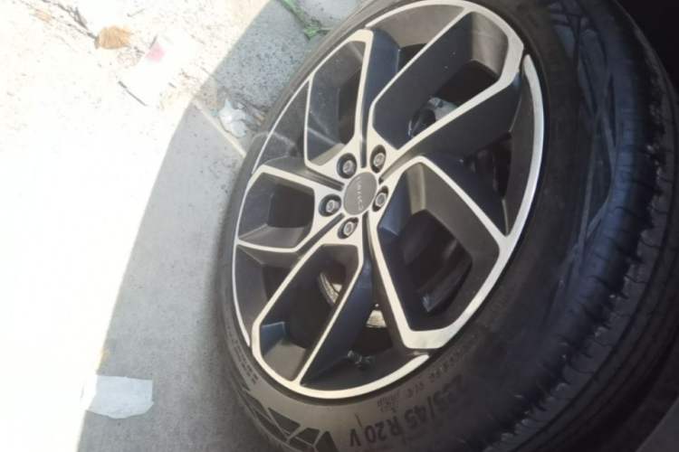 Used Lynk & Co 05 2020 2.0TD Two-Wheel Drive Shine Halo Exterior 5