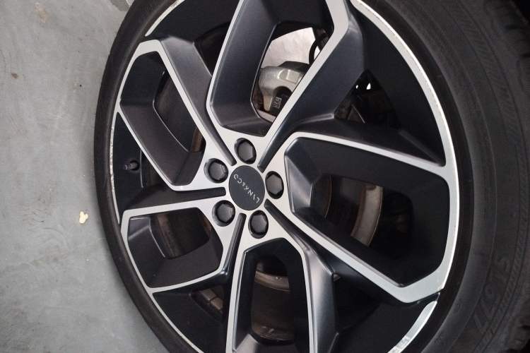 Used Lynk & Co 05 2020 2.0TD Two-Wheel Drive Shine Halo Exterior 8