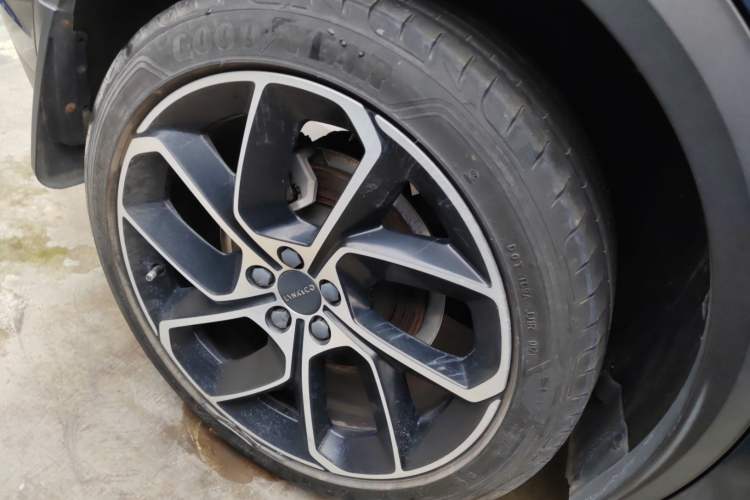 Used Lynk & Co 05 2020 2.0TD Two-Wheel Drive Shine Halo Exterior 8