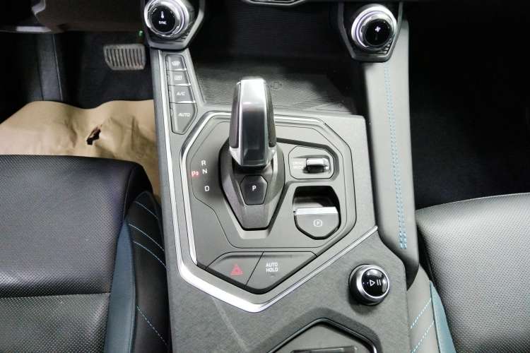 Used Lynk & Co 05 2020 2.0TD Two-Wheel Drive Shine Halo Gear Lever