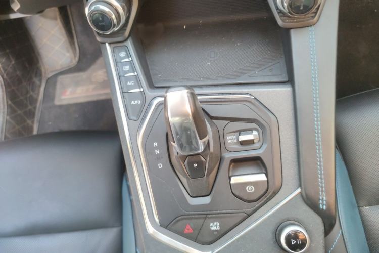 Used Lynk & Co 05 2020 2.0TD Two-Wheel Drive Shine Halo Gear Lever