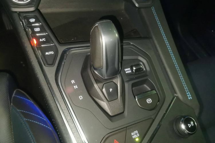 Used Lynk & Co 05 2020 2.0TD Two-Wheel Drive Shine Halo Gear Lever