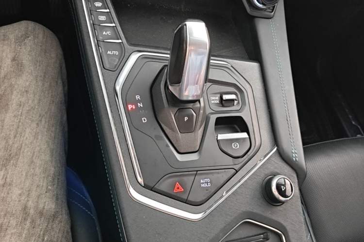 Used Lynk & Co 05 2020 2.0TD Two-Wheel Drive Shine Halo Gear Lever