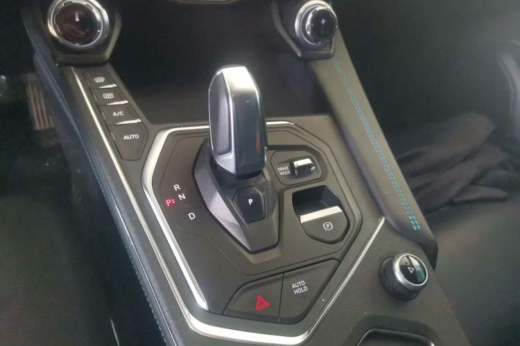 Used Lynk & Co 05 2020 2.0TD Two-Wheel Drive Shine Halo Gear Lever