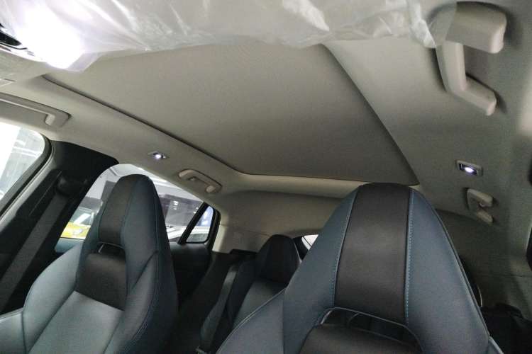 Used Lynk & Co 05 2020 2.0TD Two-Wheel Drive Shine Halo Headliner
