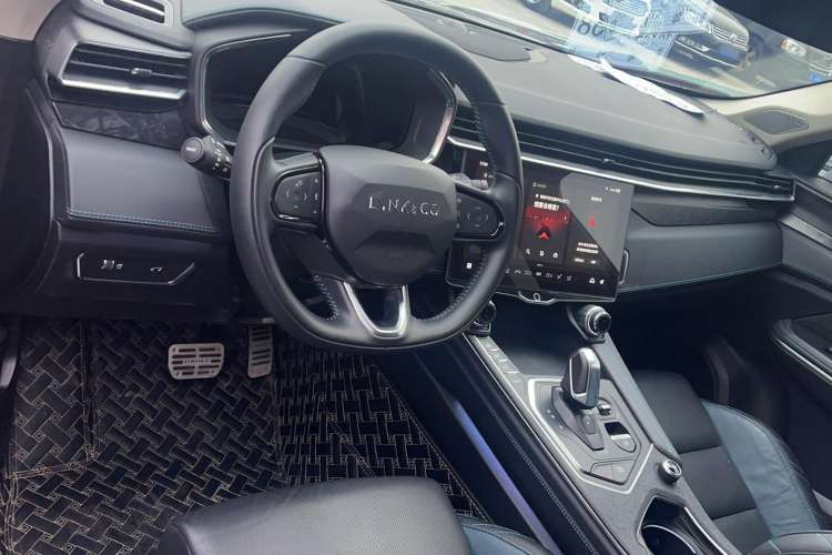 Used Lynk & Co 05 2020 2.0TD Two-Wheel Drive Shine Halo Interior 3