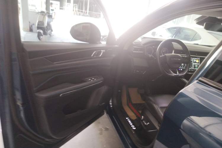 Used Lynk & Co 05 2020 2.0TD Two-Wheel Drive Shine Halo Interior 3