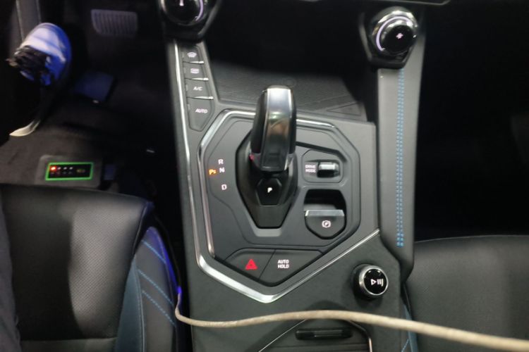 Used Lynk & Co 05 2020 2.0TD Two-Wheel Drive Shine Halo Interior 4