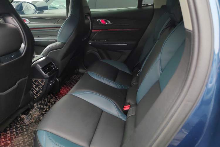 Used Lynk & Co 05 2020 2.0TD Two-Wheel Drive Shine Halo Interior 4