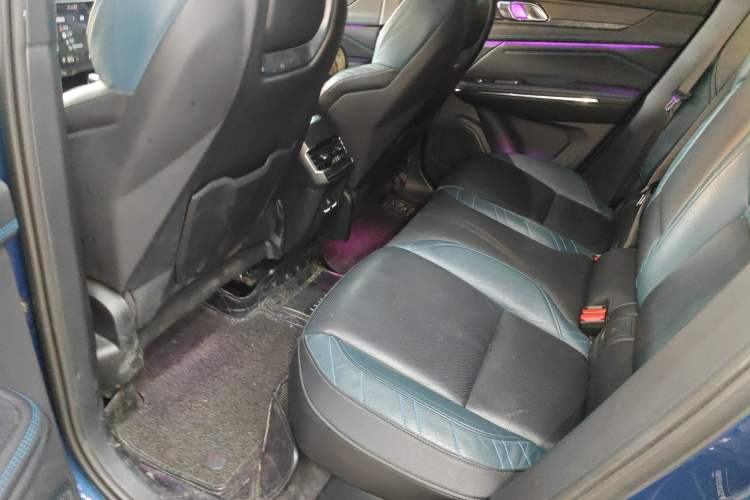 Used Lynk & Co 05 2020 2.0TD Two-Wheel Drive Shine Halo Interior 4
