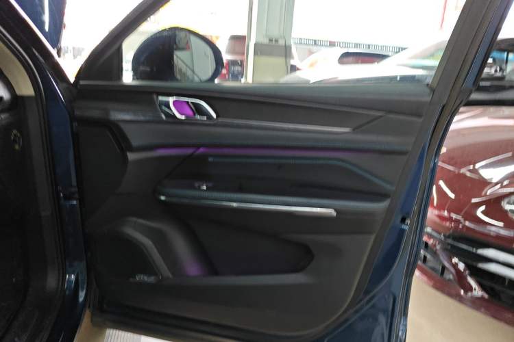 Used Lynk & Co 05 2020 2.0TD Two-Wheel Drive Shine Halo Interior 5