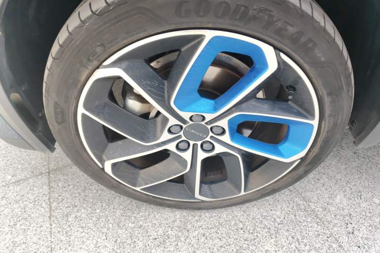Used Lynk & Co 05 2020 2.0TD Two-Wheel Drive Shine Halo Left Front Wheel Hub