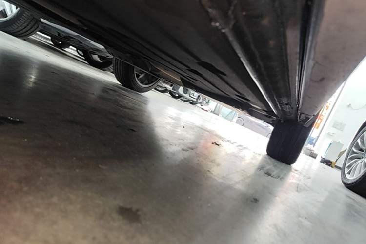 Used Lynk & Co 05 2020 2.0TD Two-Wheel Drive Shine Halo Left Side Sill