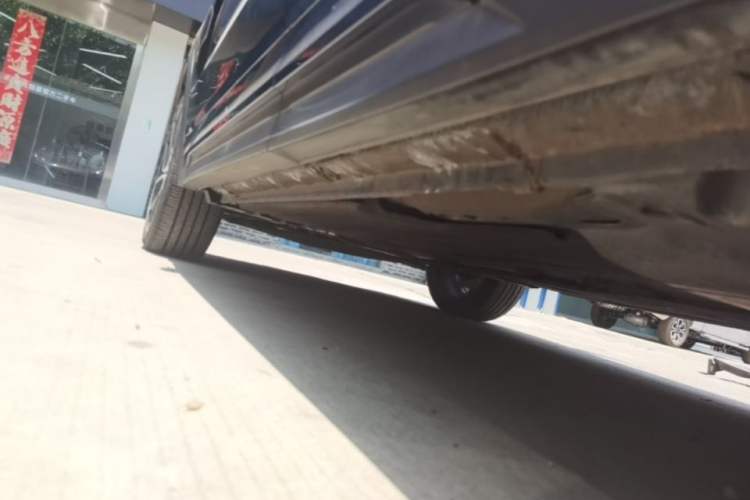 Used Lynk & Co 05 2020 2.0TD Two-Wheel Drive Shine Halo Left Side Sill