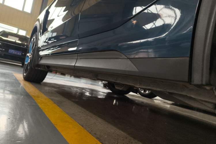 Used Lynk & Co 05 2020 2.0TD Two-Wheel Drive Shine Halo Left Side Sill